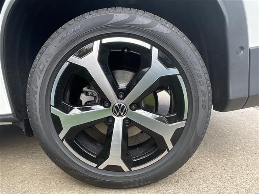 2025 Volkswagen Tiguan SE photo 5