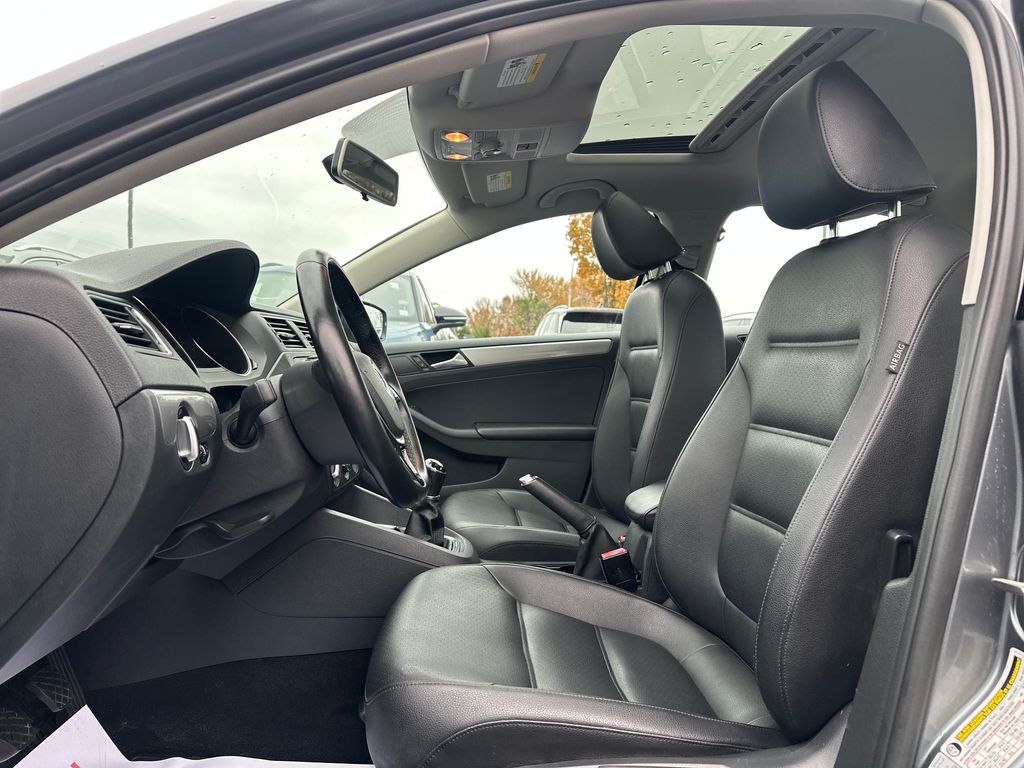 2017 Volkswagen Jetta 1.4T SE photo 2