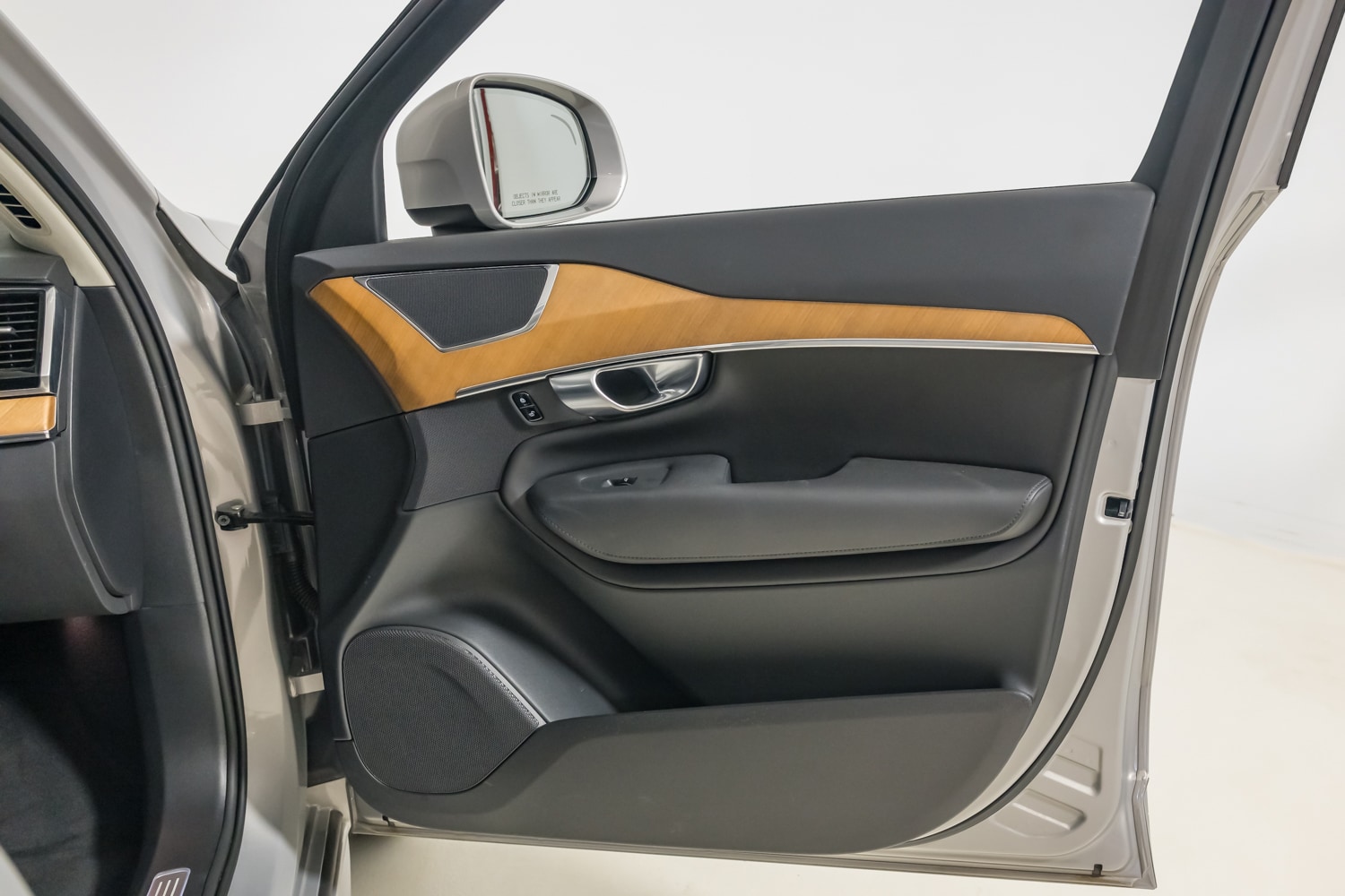 2024 Volvo XC90 B5 Plus photo 28