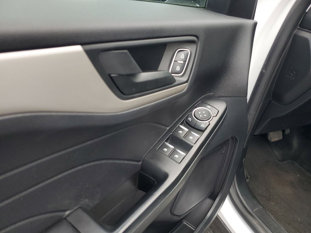2022 Ford Escape SE photo 7