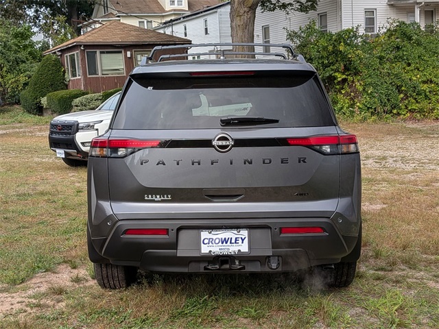 2025 Nissan Pathfinder SV photo 4