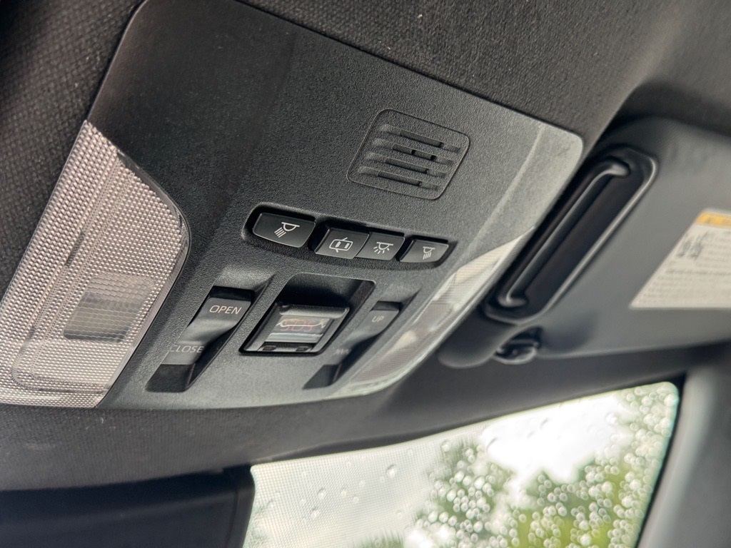 2020 Toyota Corolla SE photo 19