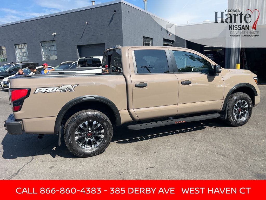 2024 Nissan Titan PRO-4X photo 4