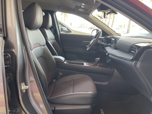2025 Nissan Kicks SR photo 18