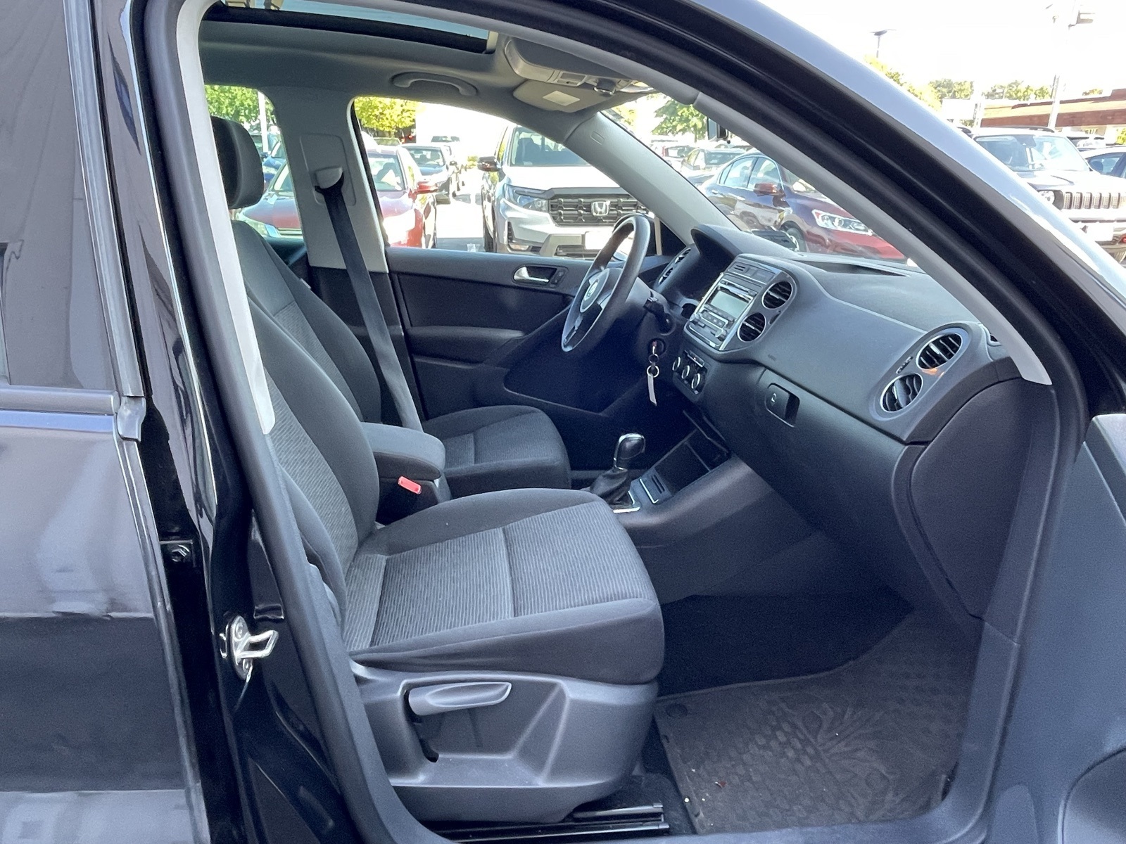 2012 Volkswagen Tiguan S photo 7