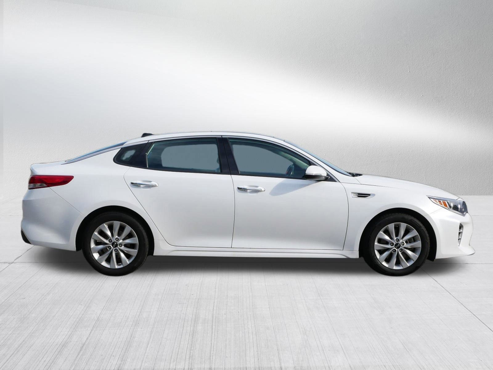 2017 Kia Optima EX photo 8