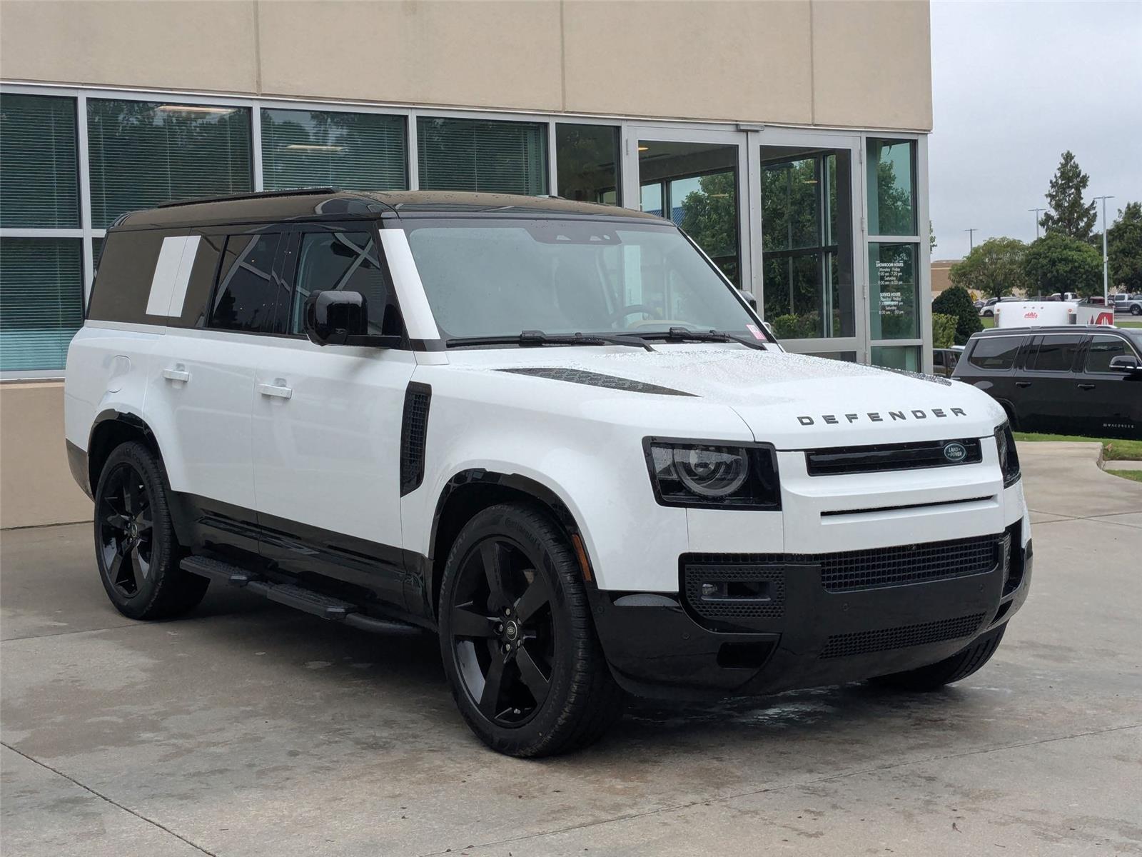2025 Land Rover Defender 130 X-Dynamic SE photo 3