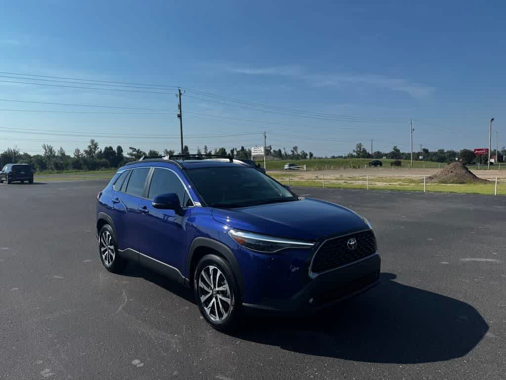 2024 Toyota Corolla Cross XLE photo 6