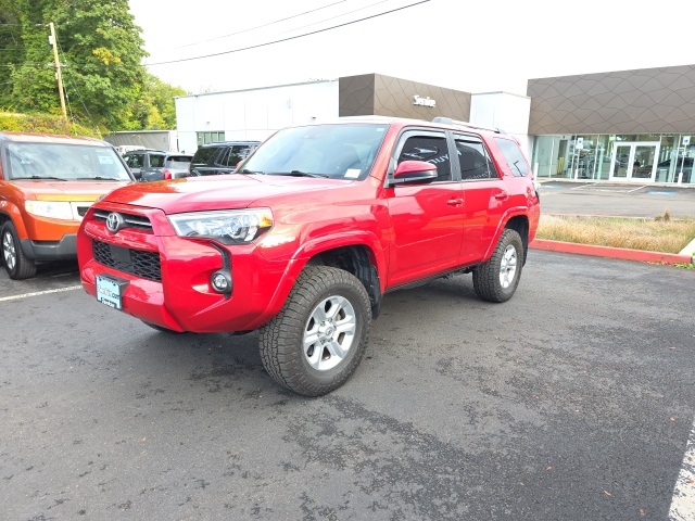 2022 Toyota 4Runner SR5 photo 3
