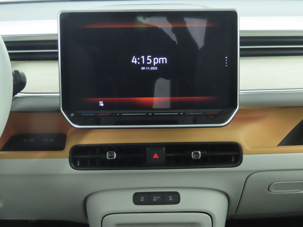 2025 Volkswagen ID. Buzz Pro Plus photo 13
