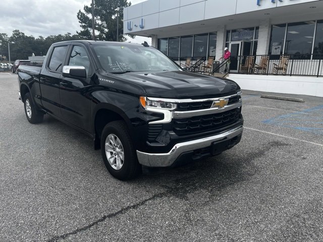 2023 Chevrolet Silverado LT photo 2