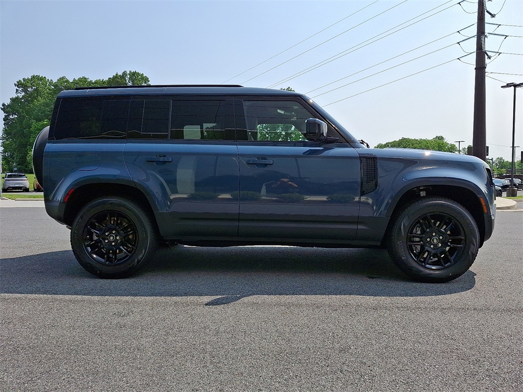 2025 Land Rover Defender 110 S photo 2