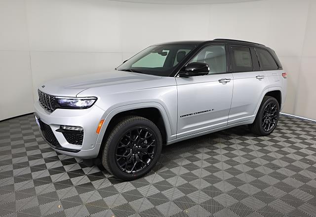 2025 Jeep Grand Cherokee Summit's photo
