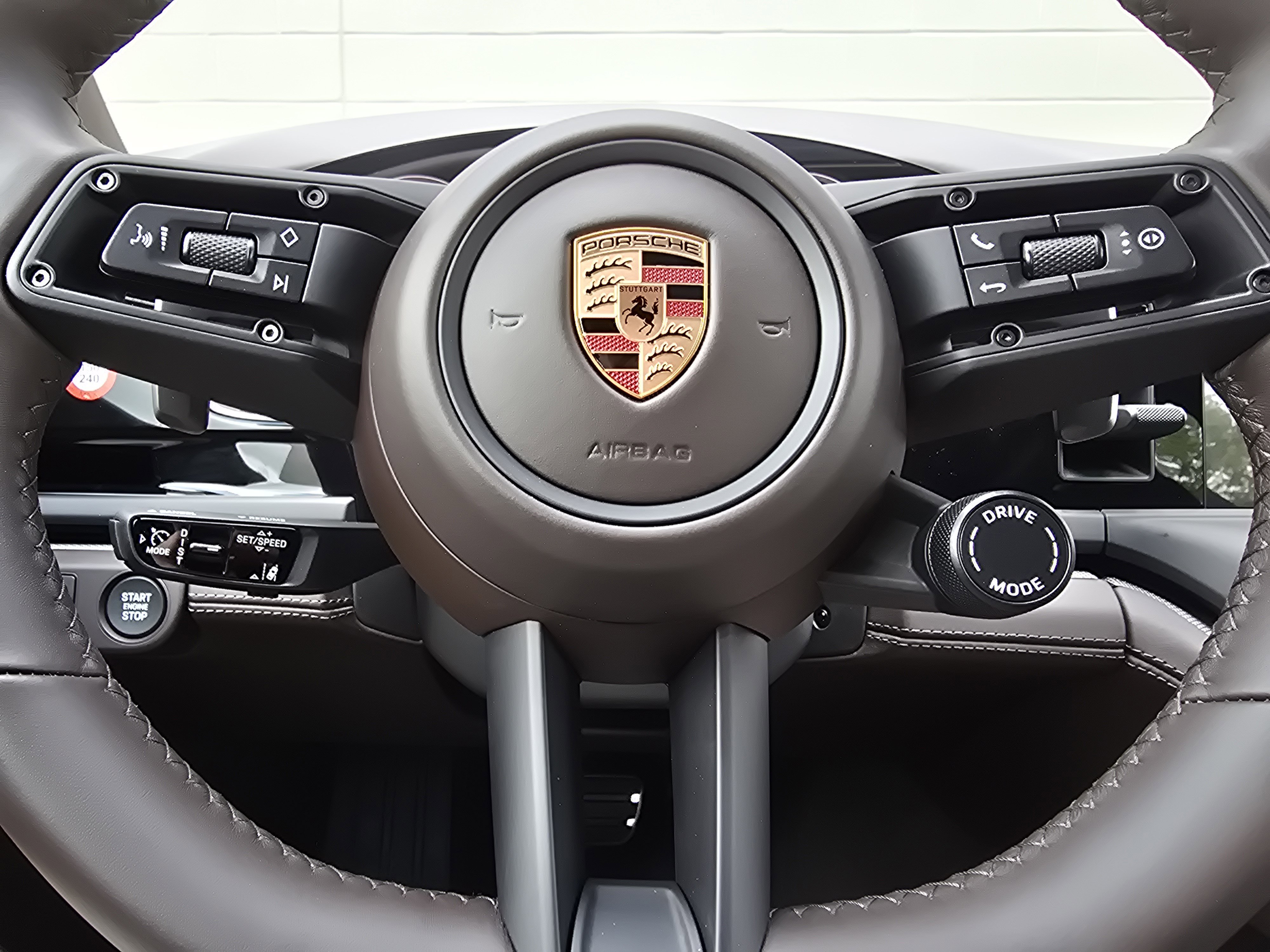 2025 Porsche Panamera 4 photo 5