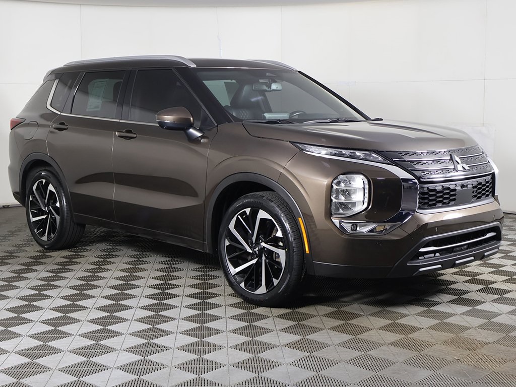 2022 Mitsubishi Outlander SEL photo 2