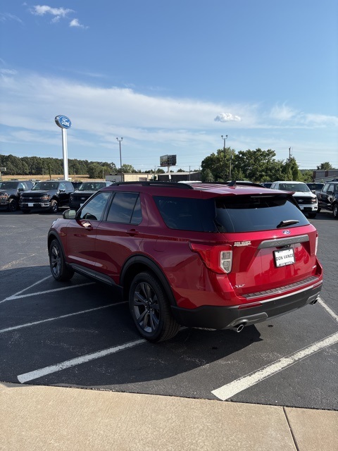 2023 Ford Explorer XLT photo 4