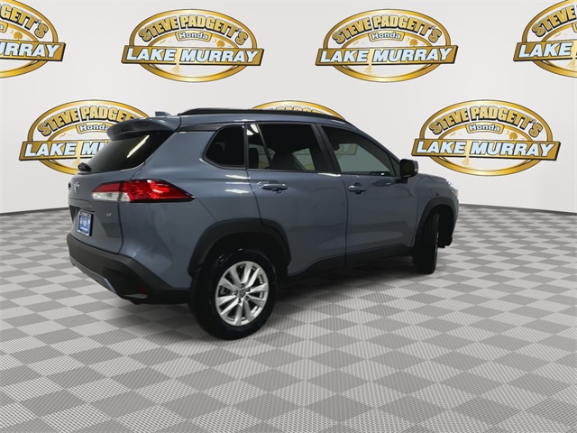 2024 Toyota Corolla Cross LE photo 3
