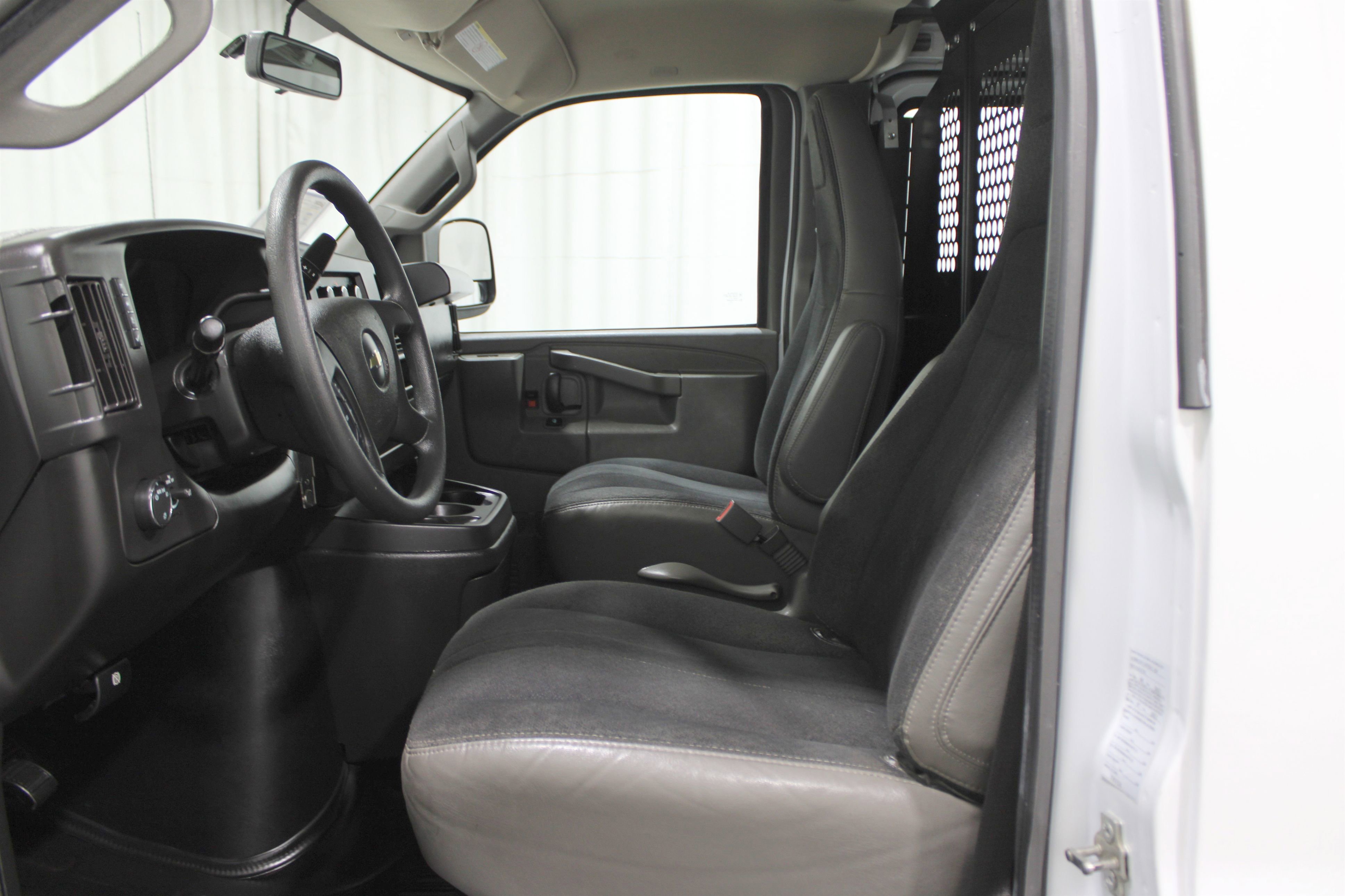 2022 Chevrolet Express 2500 Work Cargo Van photo 2