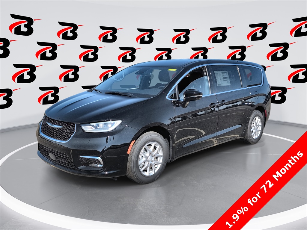 2026 Chrysler Pacifica Select's photo