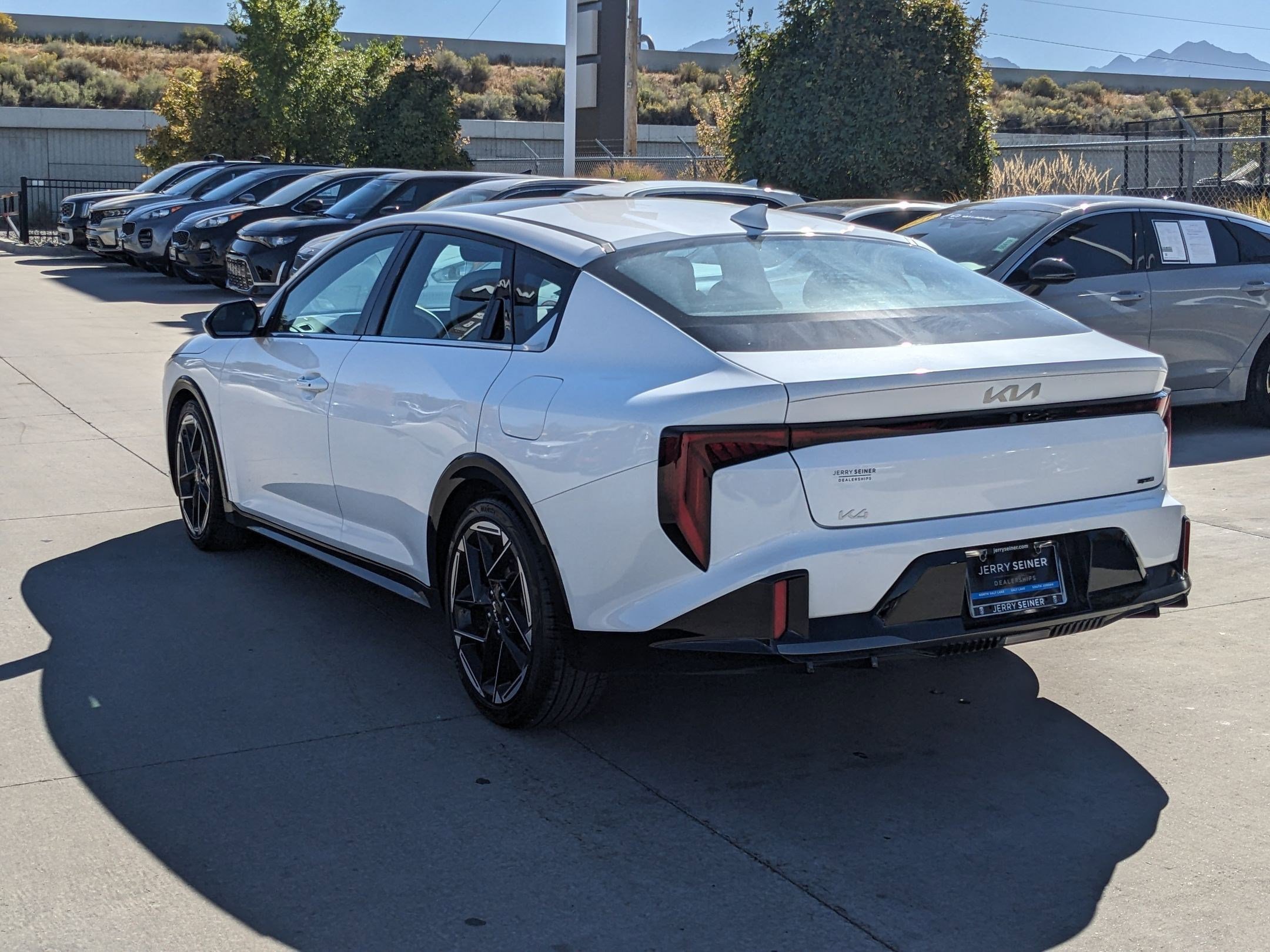 2025 Kia K4 GT-Line photo 2