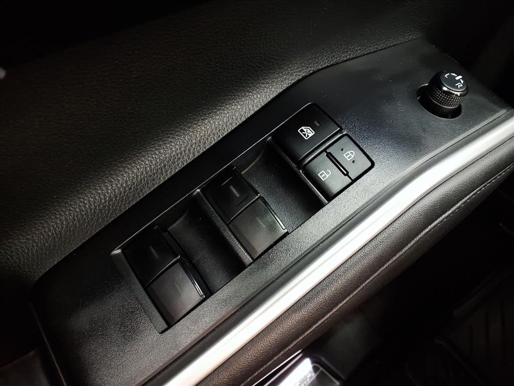 2022 Toyota Highlander LE photo 25
