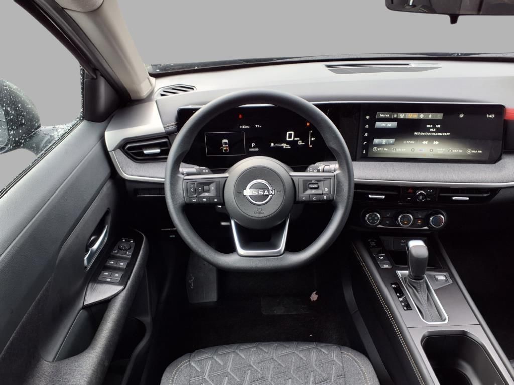 2025 Nissan Kicks SV photo 3