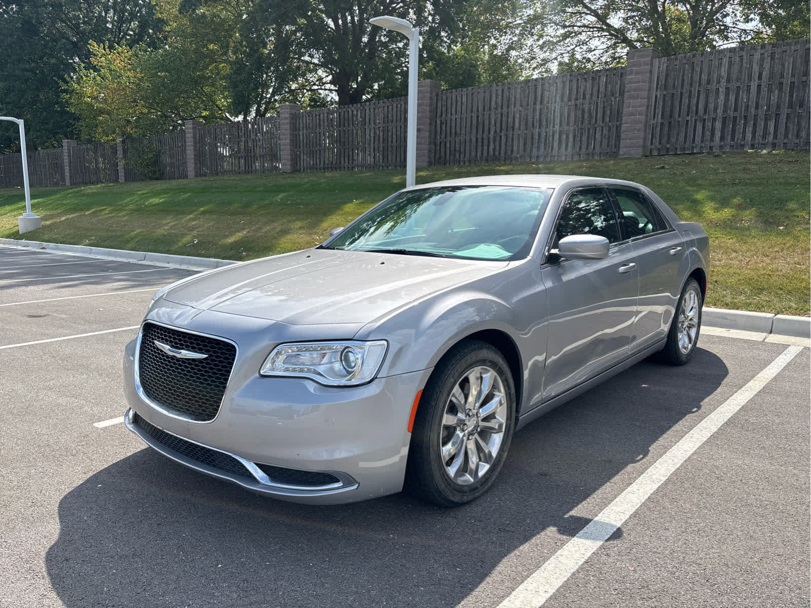 2017 Chrysler 300 Limited photo 2