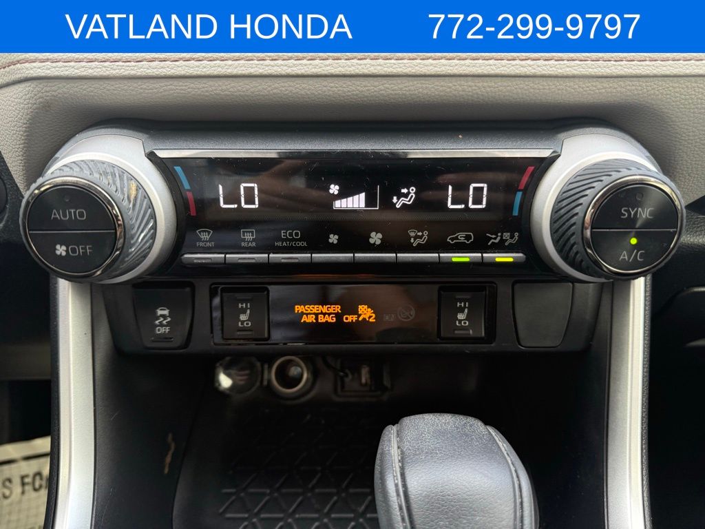 2019 Toyota RAV4 XLE photo 18