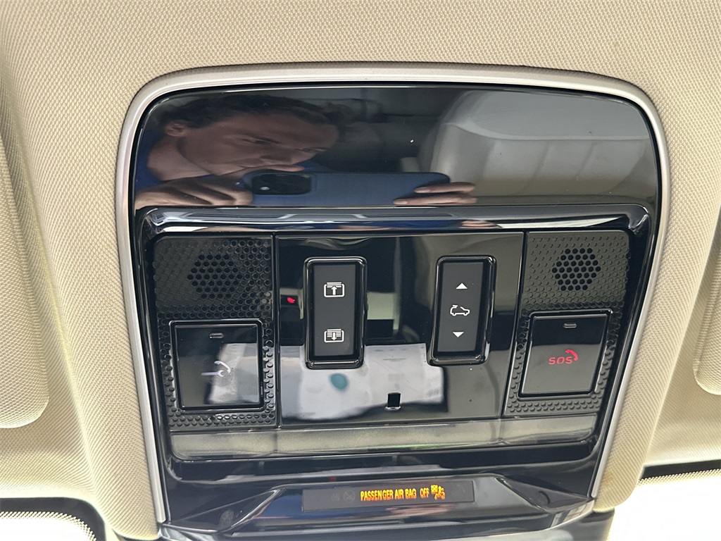 2024 Land Rover Range Rover SE photo 24