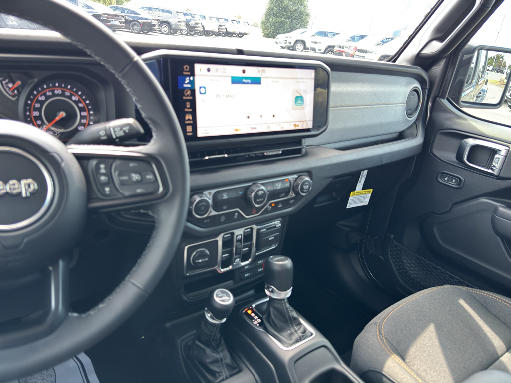 2025 Jeep Gladiator Sport photo 30