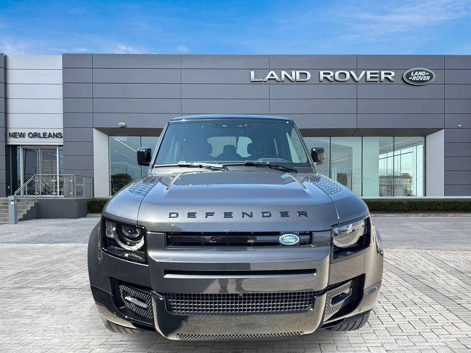 2025 Land Rover Defender 110 V8 photo 3