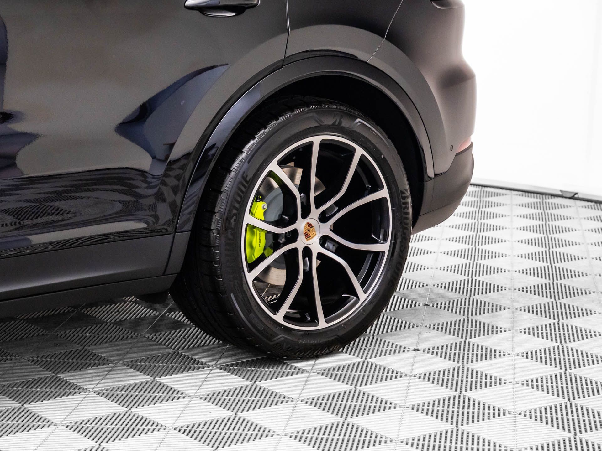 2025 Porsche Cayenne E-Hybrid Coupe photo 30