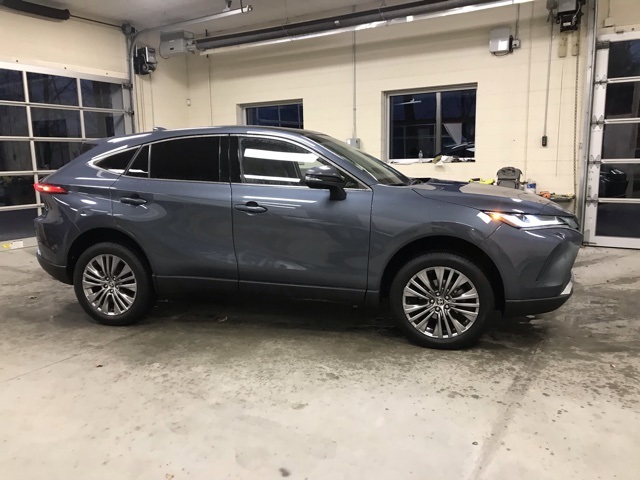 2023 Toyota Venza Limited photo 2