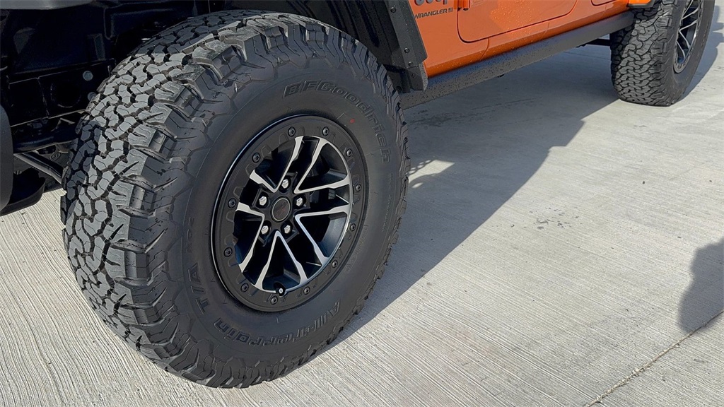 2025 Jeep Wrangler Rubicon X photo 7