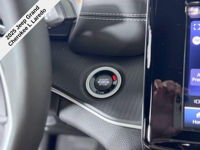 2025 Jeep Grand Cherokee Laredo X photo 28