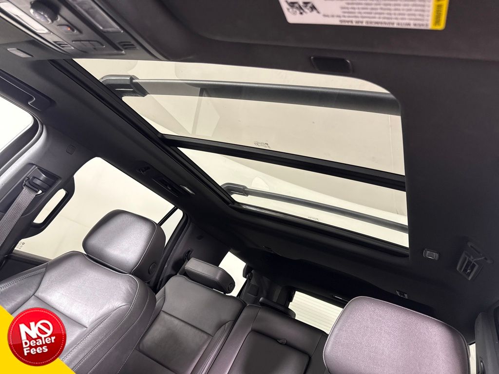 2021 Chevrolet Tahoe Z71 photo 2