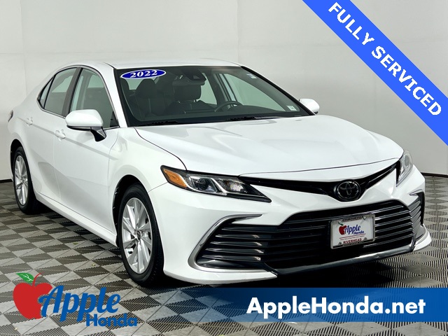 2022 Toyota Camry LE's photo