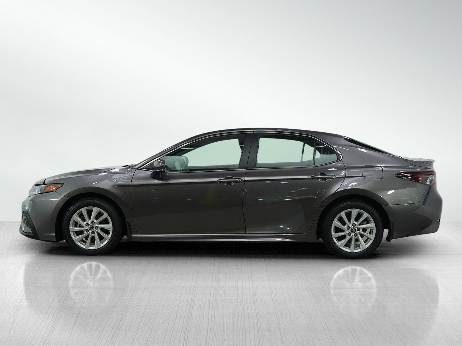Used 2021 Toyota Camry SE with VIN 4T1G11AKXMU497733 for sale in Bloomington, Minnesota