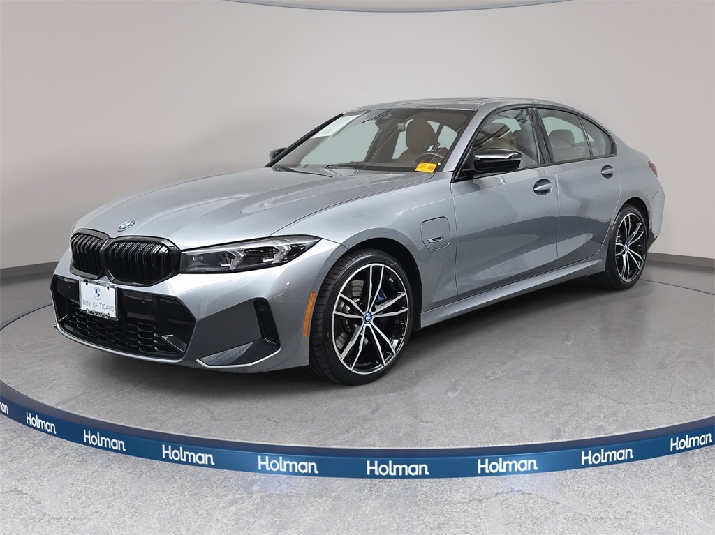 2023 BMW 3 Series 330e's photo
