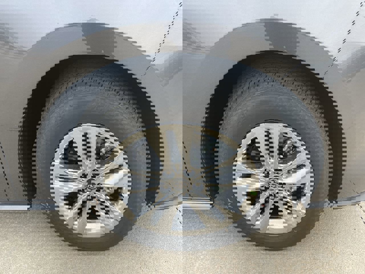 Used 2025 Toyota Sienna XLE with VIN 5TDJRKEC8SS288004 for sale in Kansas City