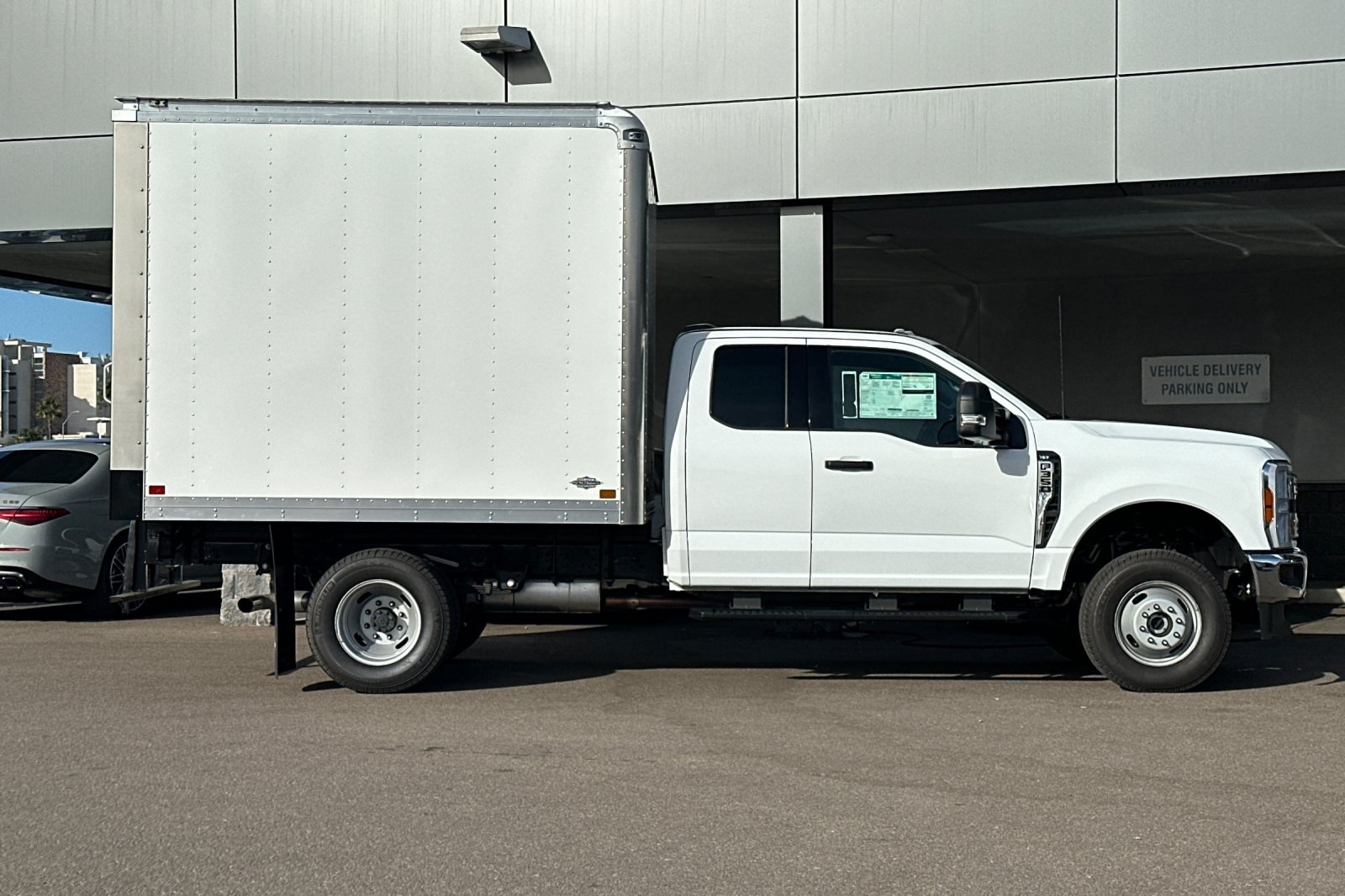 2024 Ford F-350 XLT photo 2