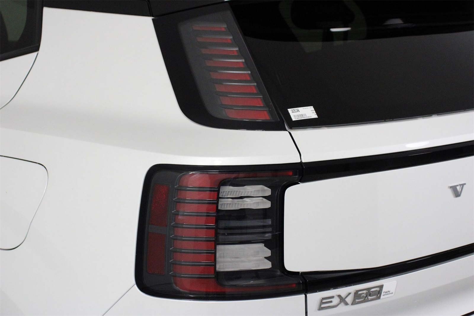 2025 Volvo EX30 Plus photo 11