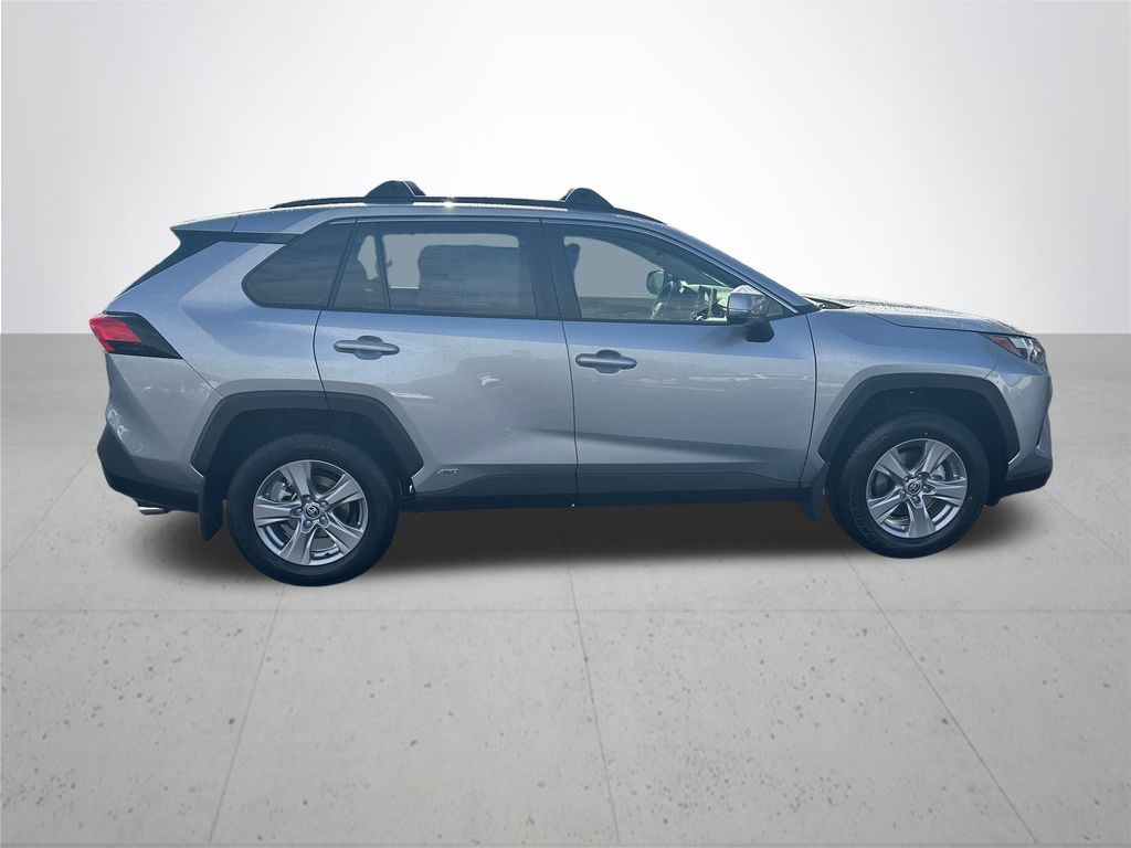 2025 Toyota RAV4 Hybrid XLE photo 6