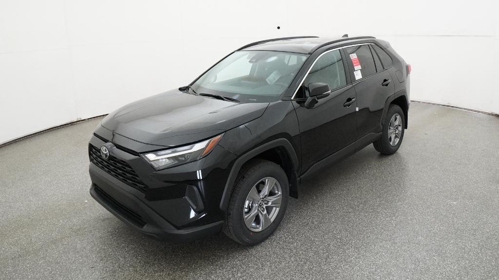 2025 Toyota RAV4 XLE's photo