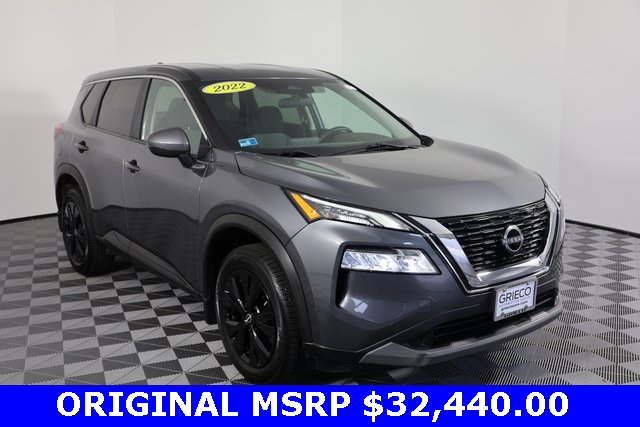 2022 Nissan Rogue SV's photo
