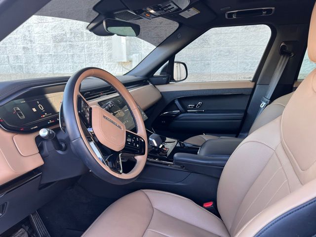 2025 Land Rover Range Rover Sport SE photo 4