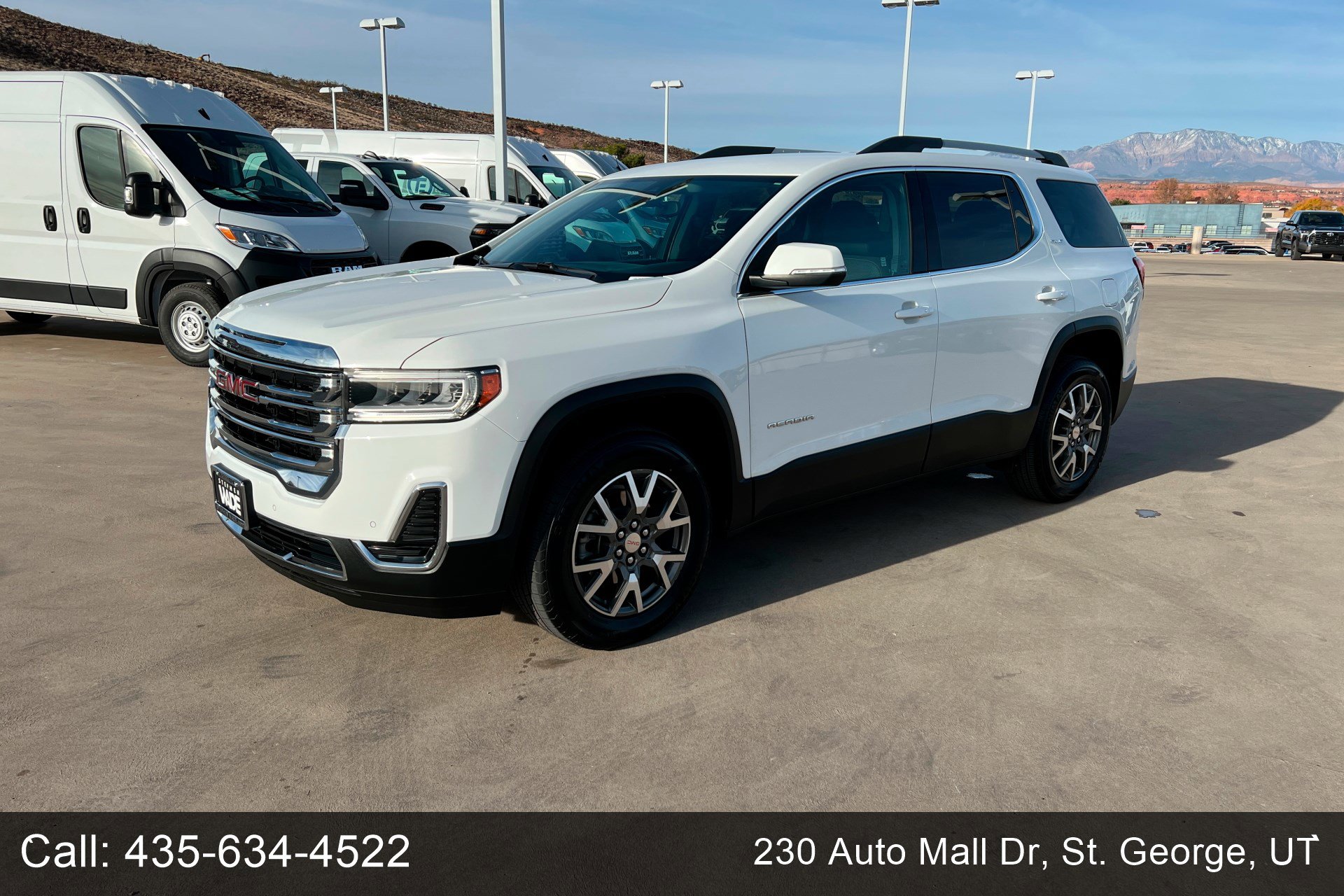 2023 GMC Acadia SLE's photo