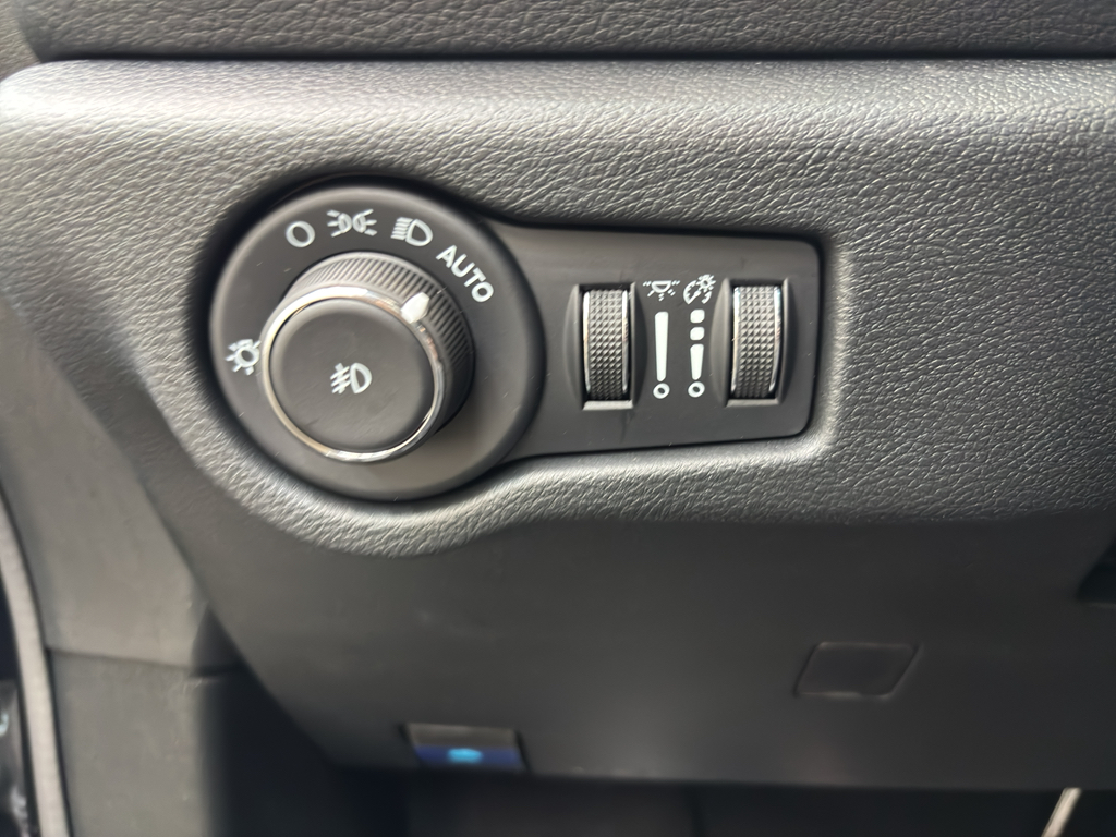 2026 Chrysler Pacifica photo 15