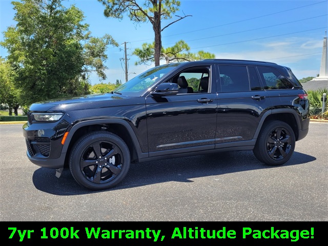 2022 Jeep Grand Cherokee Altitude photo 3
