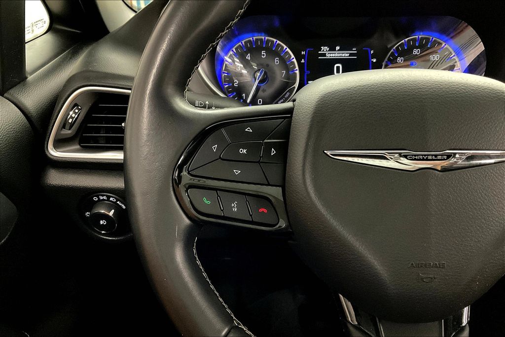 2018 Chrysler Pacifica Touring L photo 16